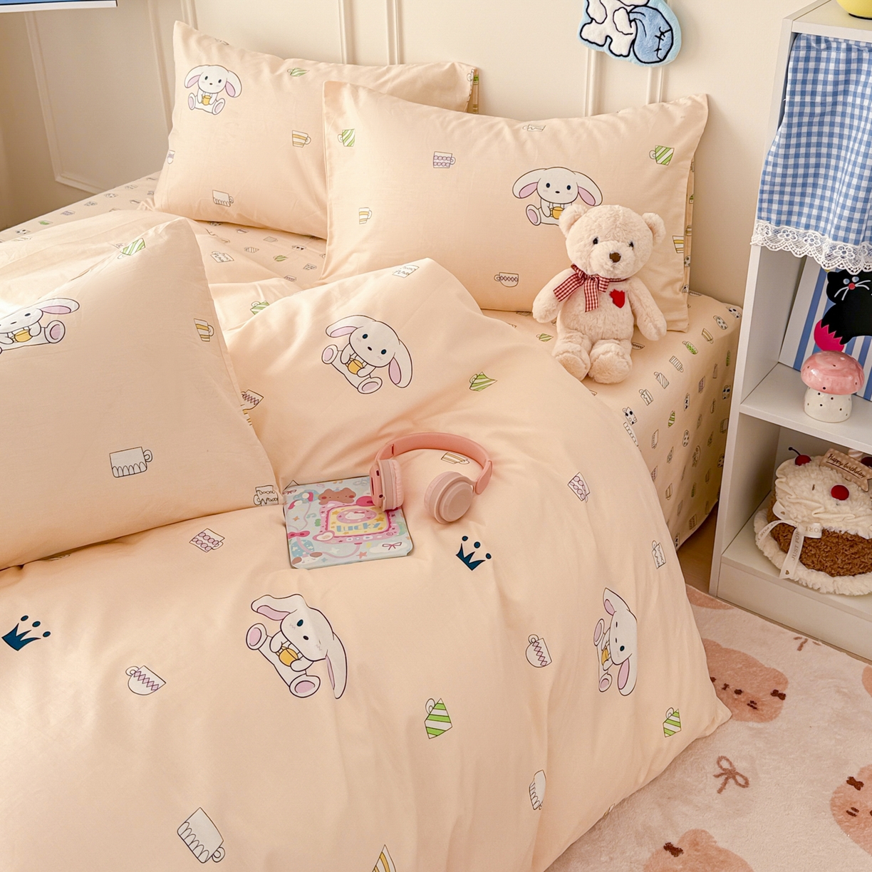 91家纺网 家纺一手货源 找家纺 简宜家居（朝初家纺） 2026新款全棉12868卡通印花四件套大耳朵兔兔系列 大耳朵兔兔
