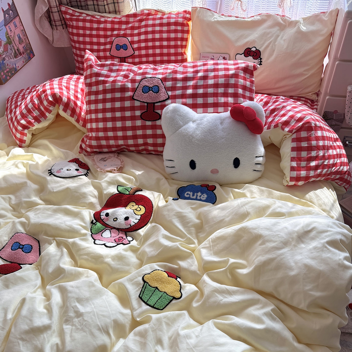 91家纺网 家纺一手货源 找家纺 原素 2026新款新春卡哇伊毛巾绣四件套 苹果KT猫