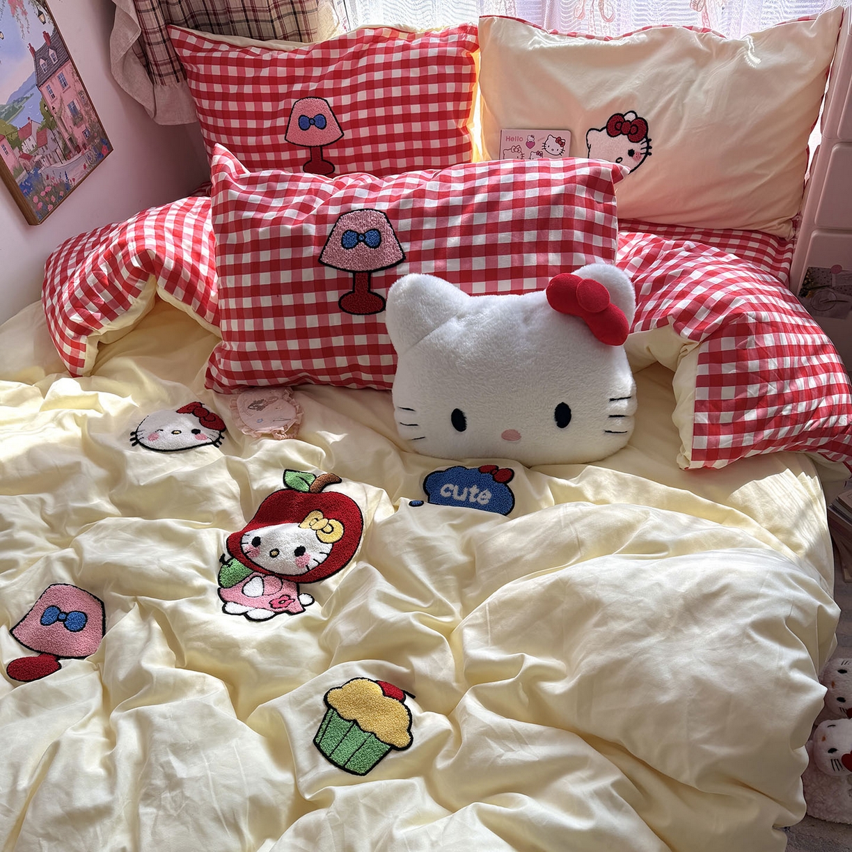 91家纺网 家纺一手货源 找家纺 原素 2026新款新春卡哇伊毛巾绣四件套 苹果KT猫