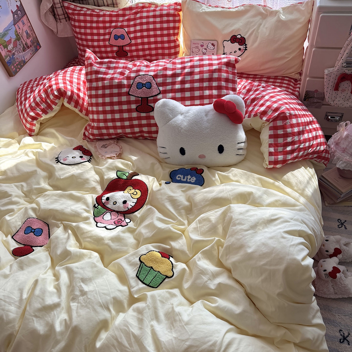 91家纺网 家纺一手货源 找家纺 原素 2026新款新春卡哇伊毛巾绣四件套 苹果KT猫