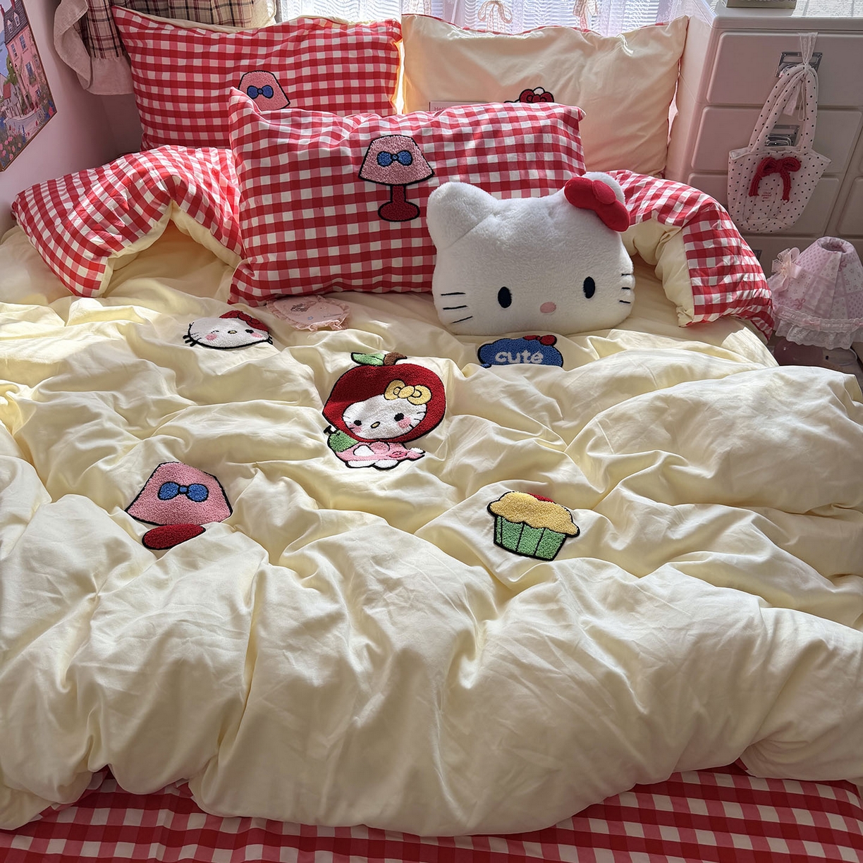 91家纺网 家纺一手货源 找家纺 原素 2026新款新春卡哇伊毛巾绣四件套 苹果KT猫