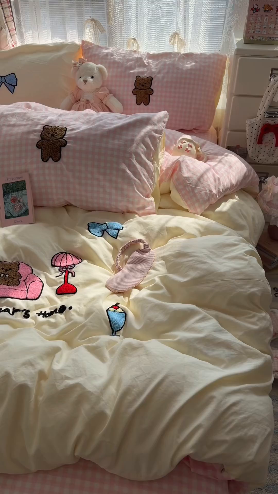 91家纺网 家纺一手货源 找家纺 原素 2026新款新春卡哇伊毛巾绣四件套 沙发抱抱熊