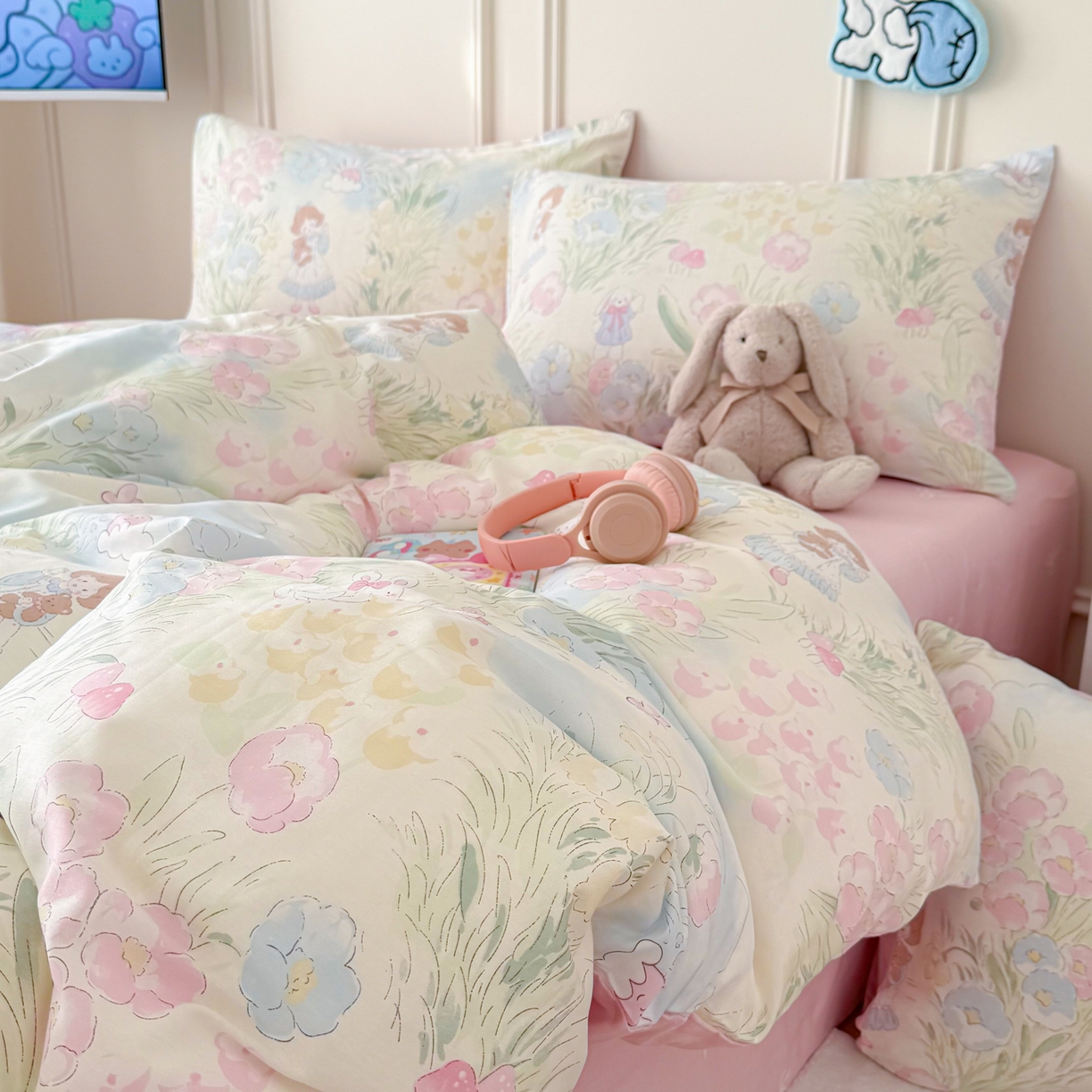 91家纺网 家纺一手货源 找家纺 简宜家居（朝初家纺） 2026新款全棉12868卡通印花四件套大耳朵兔兔系列 花海童话