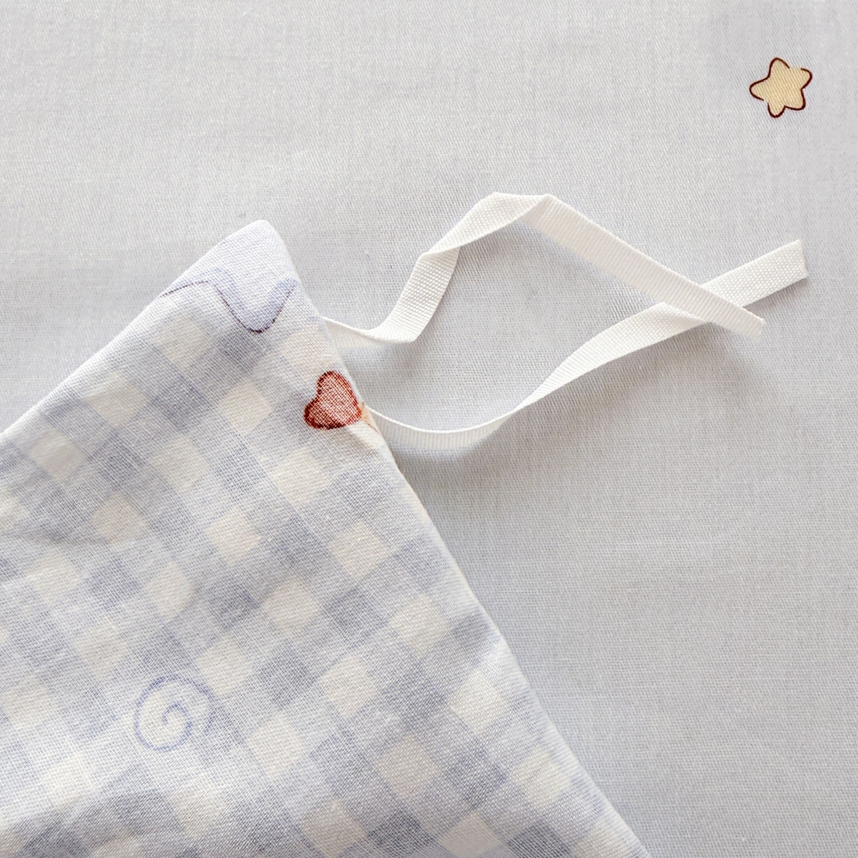 91家纺网 家纺一手货源 找家纺 简宜家居（朝初家纺） 2026新款全棉12868卡通印花四件套大耳朵兔兔系列 蓝格甜崽