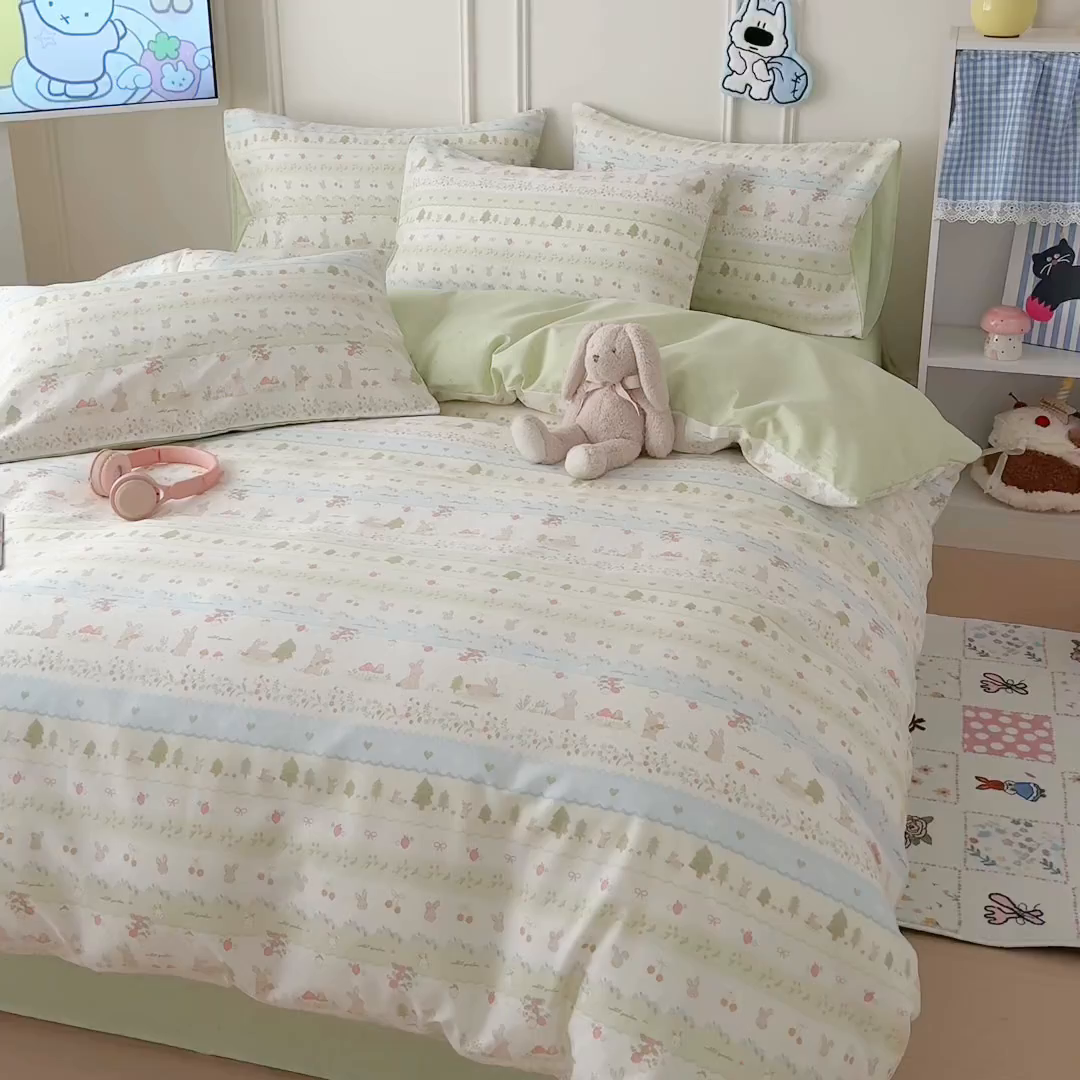 91家纺网 家纺一手货源 找家纺 简宜家居（朝初家纺） 2026新款全棉12868卡通印花四件套大耳朵兔兔系列 青柠蓝花
