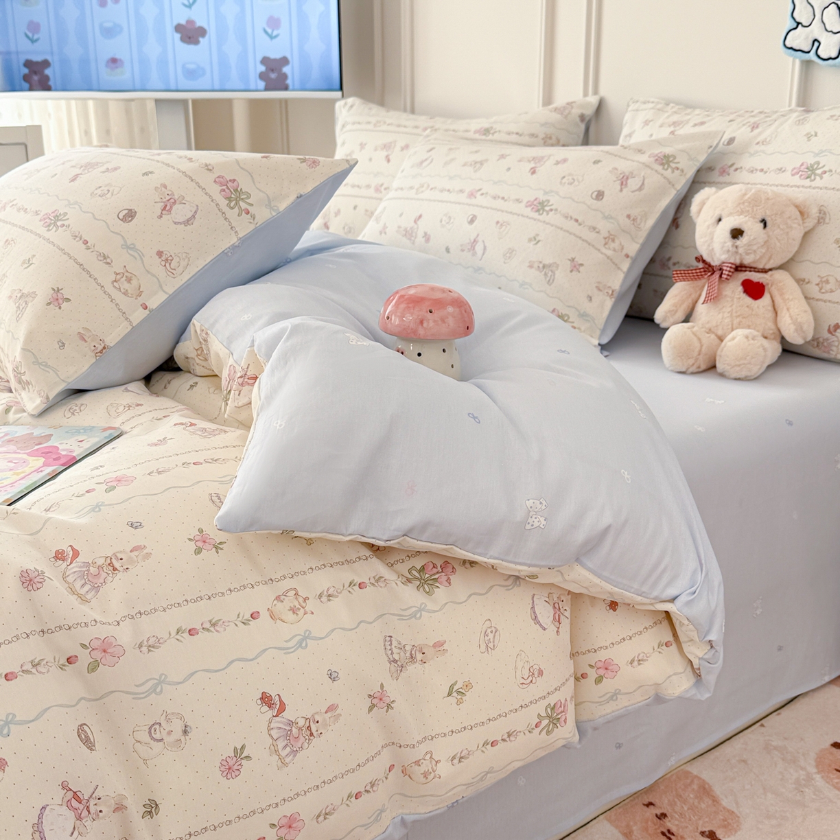 91家纺网 家纺一手货源 找家纺 简宜家居（朝初家纺） 2026新款全棉12868卡通印花四件套大耳朵兔兔系列 兔与花