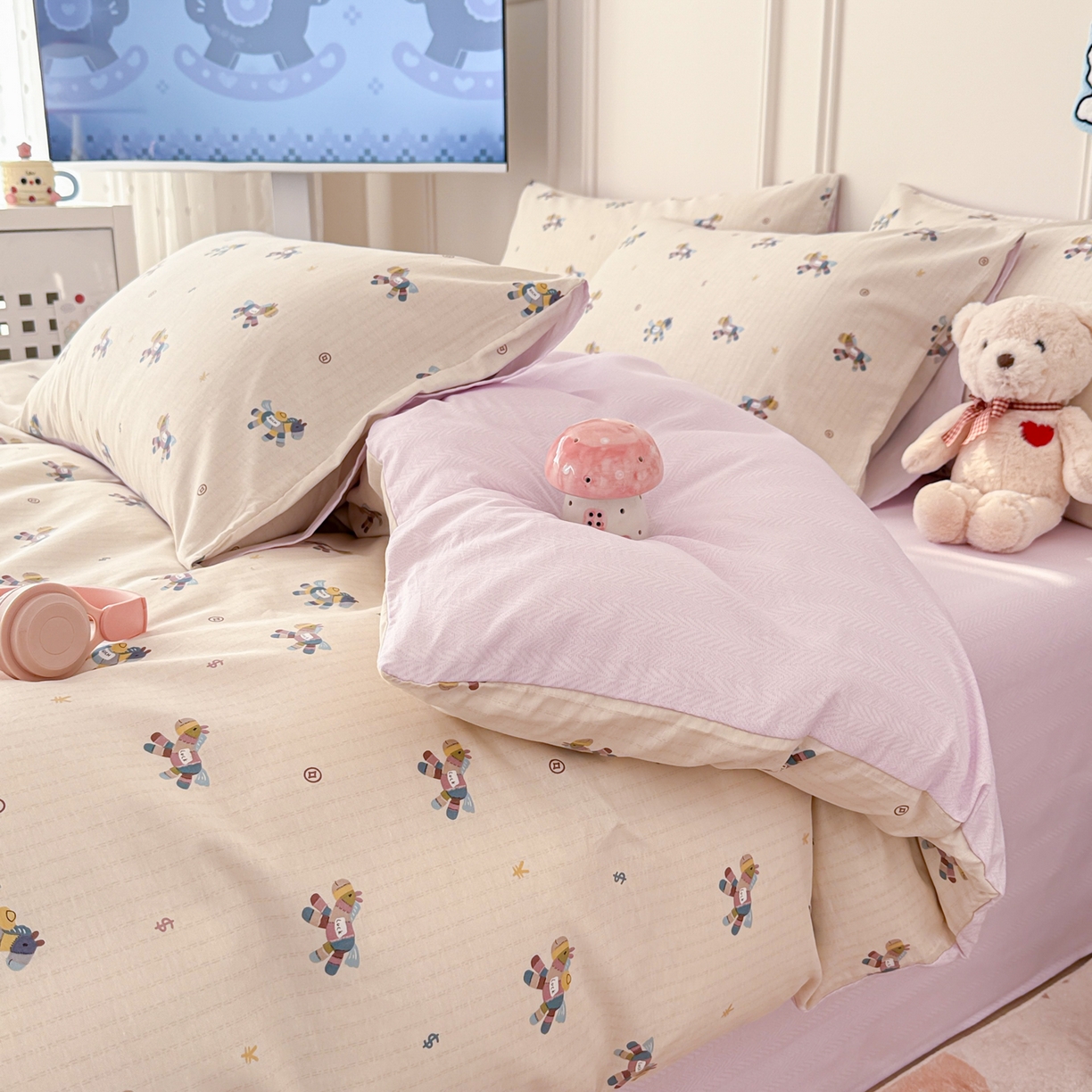 91家纺网 家纺一手货源 找家纺 简宜家居（朝初家纺） 2026新款全棉12868卡通印花四件套大耳朵兔兔系列 线条木马