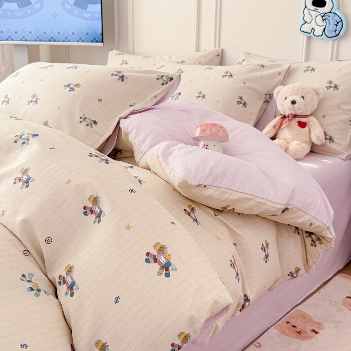 91家纺网 家纺一手货源 找家纺 简宜家居（朝初家纺） 2026新款全棉12868卡通印花四件套大耳朵兔兔系列 线条木马