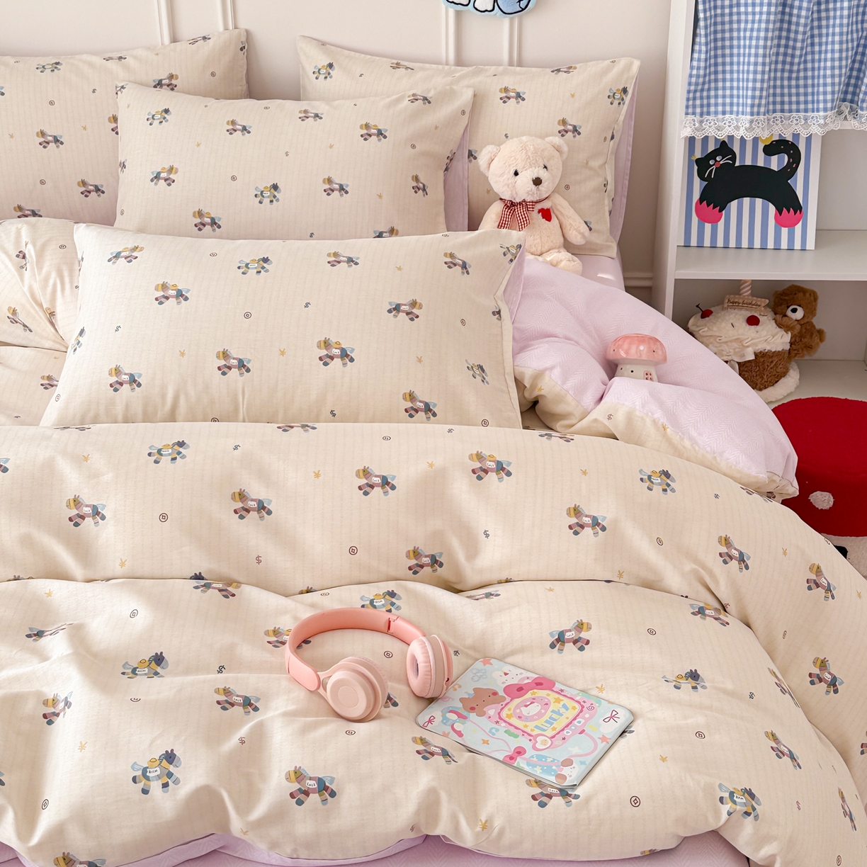 91家纺网 家纺一手货源 找家纺 简宜家居（朝初家纺） 2026新款全棉12868卡通印花四件套大耳朵兔兔系列 线条木马