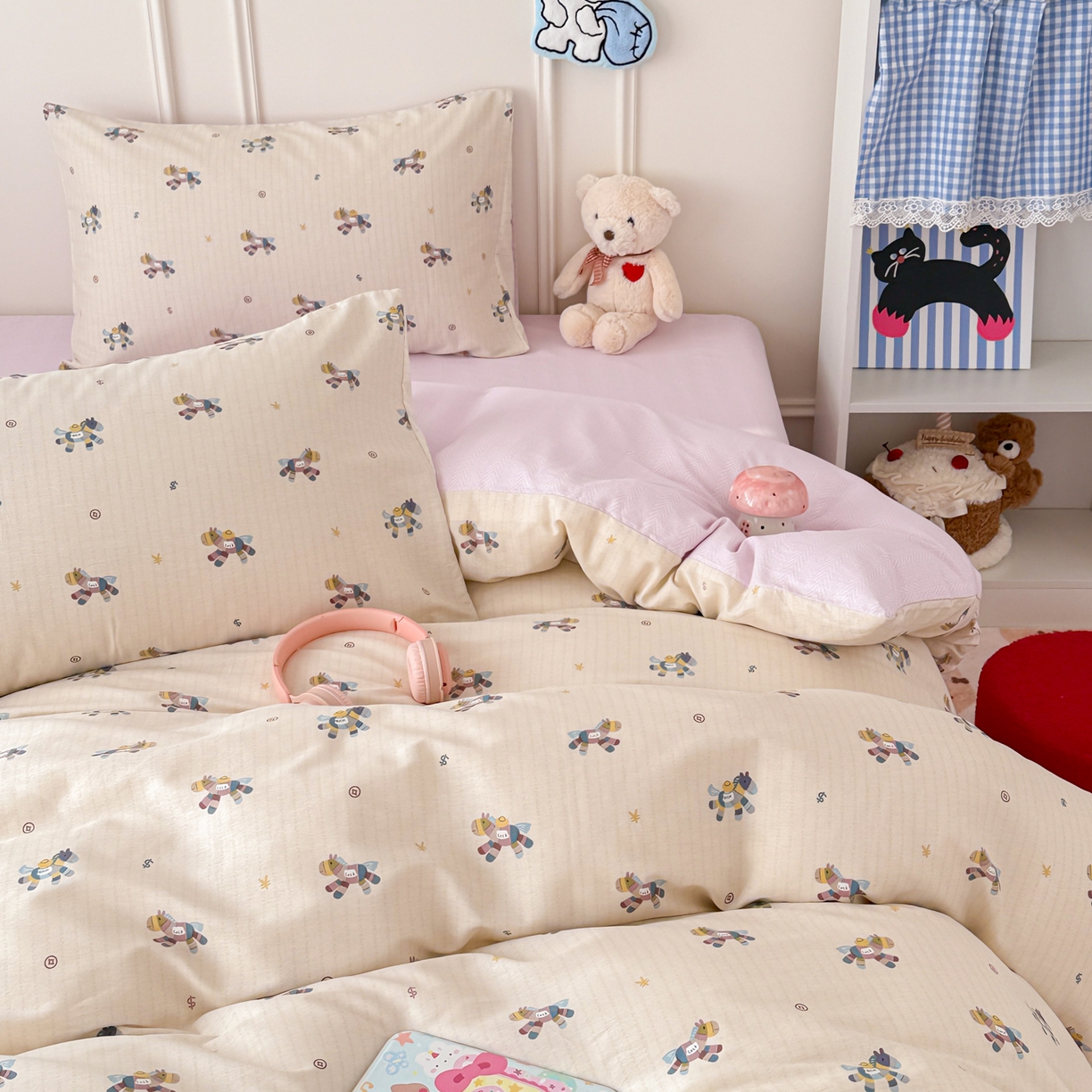 91家纺网 家纺一手货源 找家纺 简宜家居（朝初家纺） 2026新款全棉12868卡通印花四件套大耳朵兔兔系列 线条木马