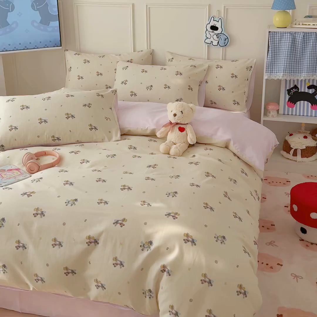 91家纺网 家纺一手货源 找家纺 简宜家居（朝初家纺） 2026新款全棉12868卡通印花四件套大耳朵兔兔系列 线条木马