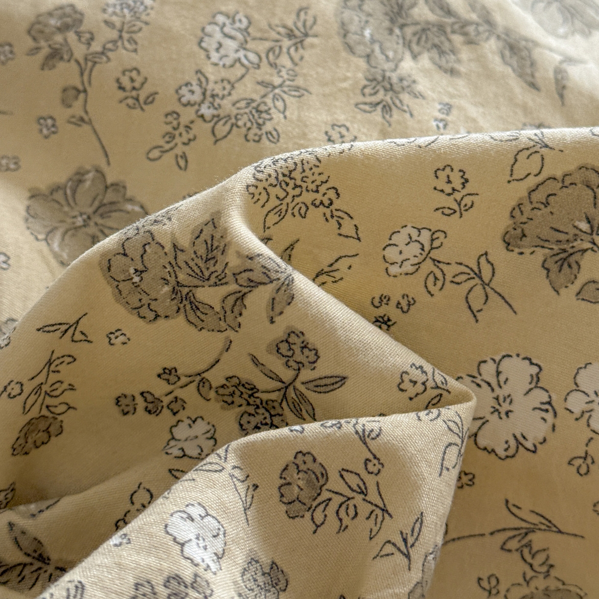 91家纺网 家纺一手货源 找家纺 富米莱（原臻工厂） 2026新款韩系古法韩国水洗棉云棉大布袋法式浪漫大花边床盖夏凉被床盖四件套 玛奇朵