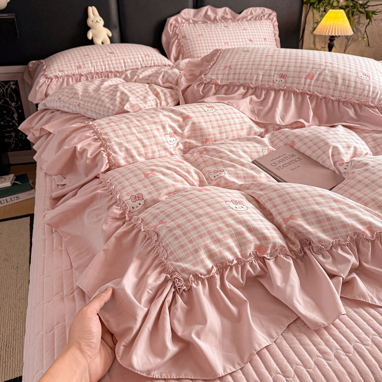 91家纺网 家纺一手货源 找家纺 富米莱（原臻工厂） 2026新款韩系古法韩国水洗棉云棉大布袋法式浪漫大花边床盖夏凉被床盖四件套 猫猫粉