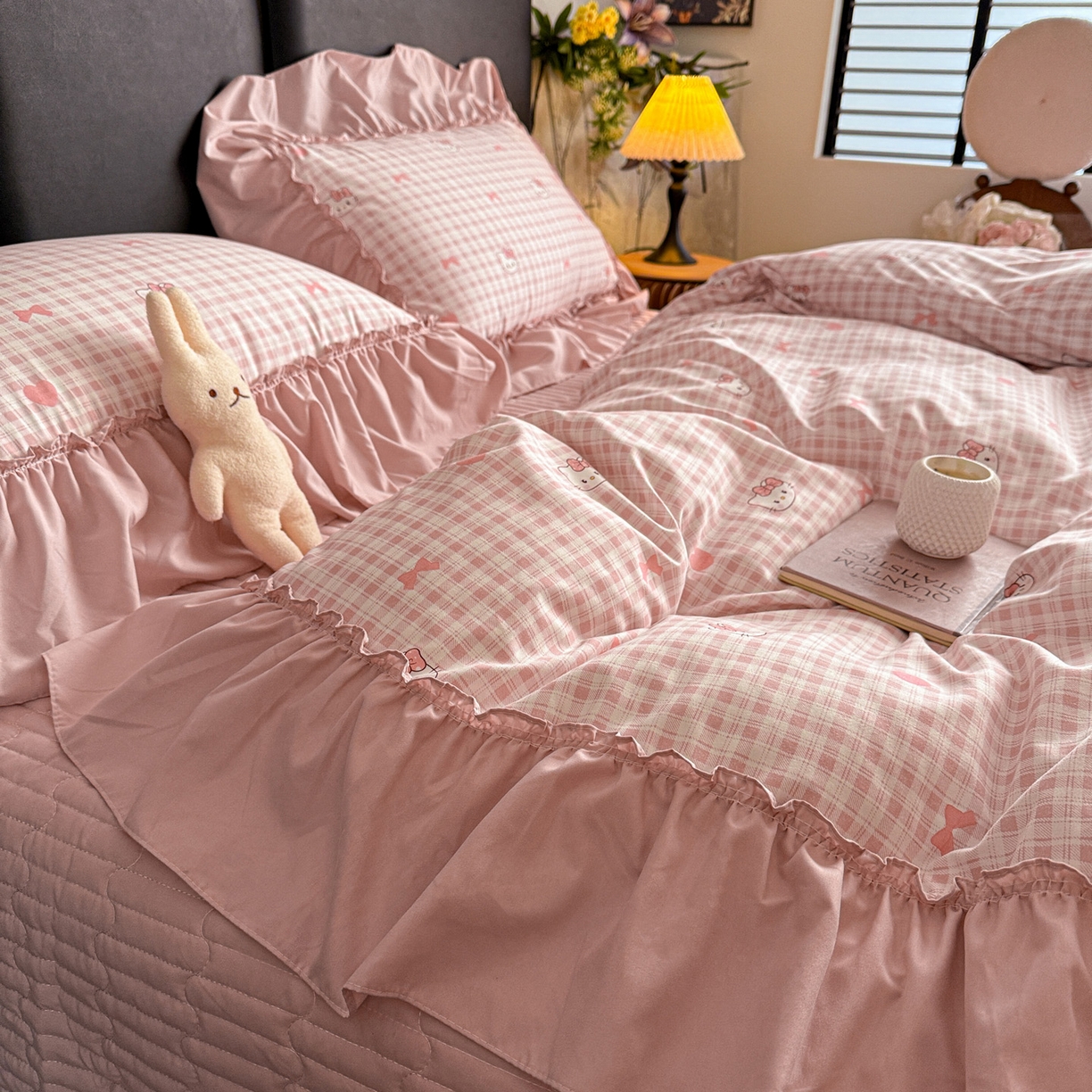 91家纺网 家纺一手货源 找家纺 富米莱（原臻工厂） 2026新款韩系古法韩国水洗棉云棉大布袋法式浪漫大花边床盖夏凉被床盖四件套 猫猫粉