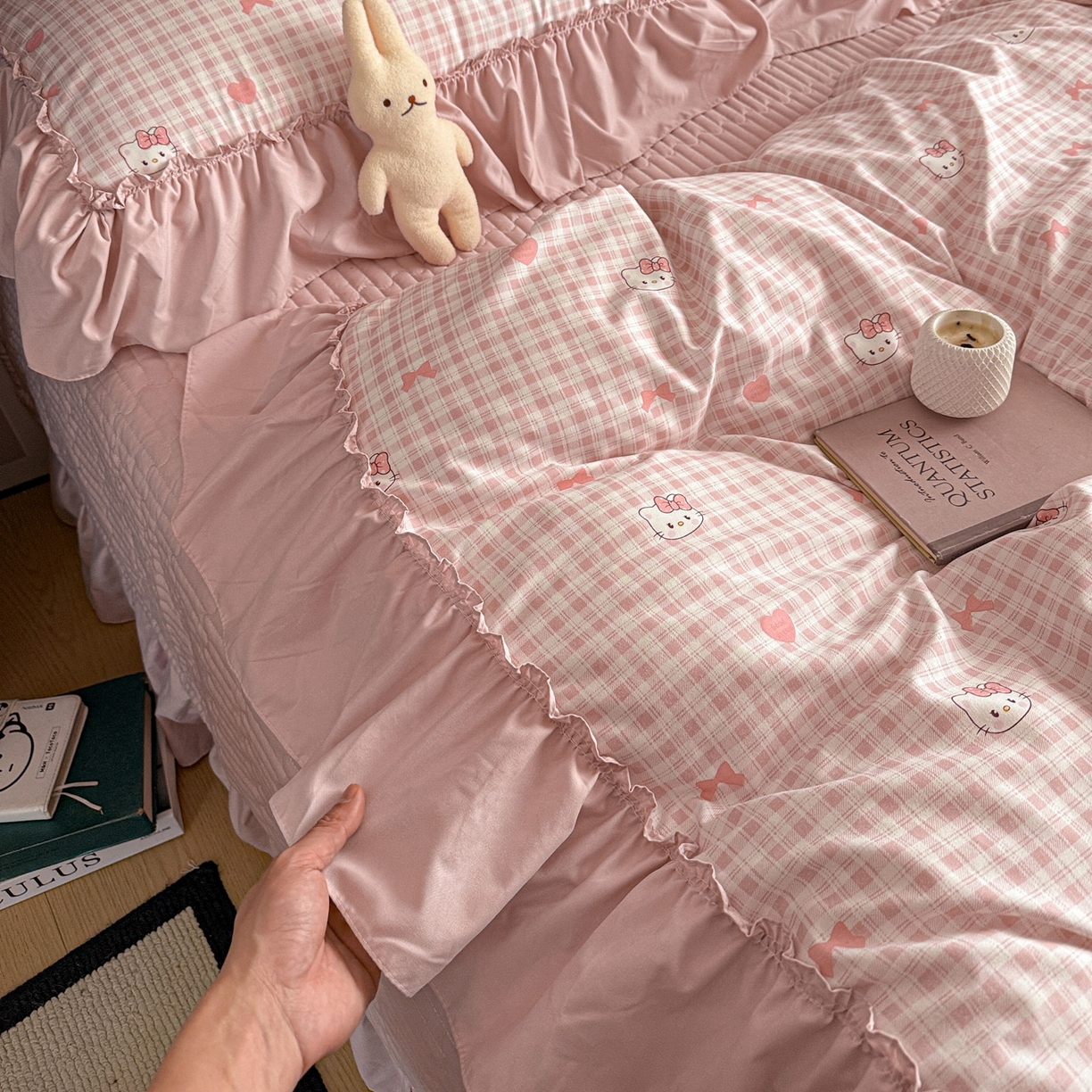 91家纺网 家纺一手货源 找家纺 富米莱（原臻工厂） 2026新款韩系古法韩国水洗棉云棉大布袋法式浪漫大花边床盖夏凉被床盖四件套 猫猫粉