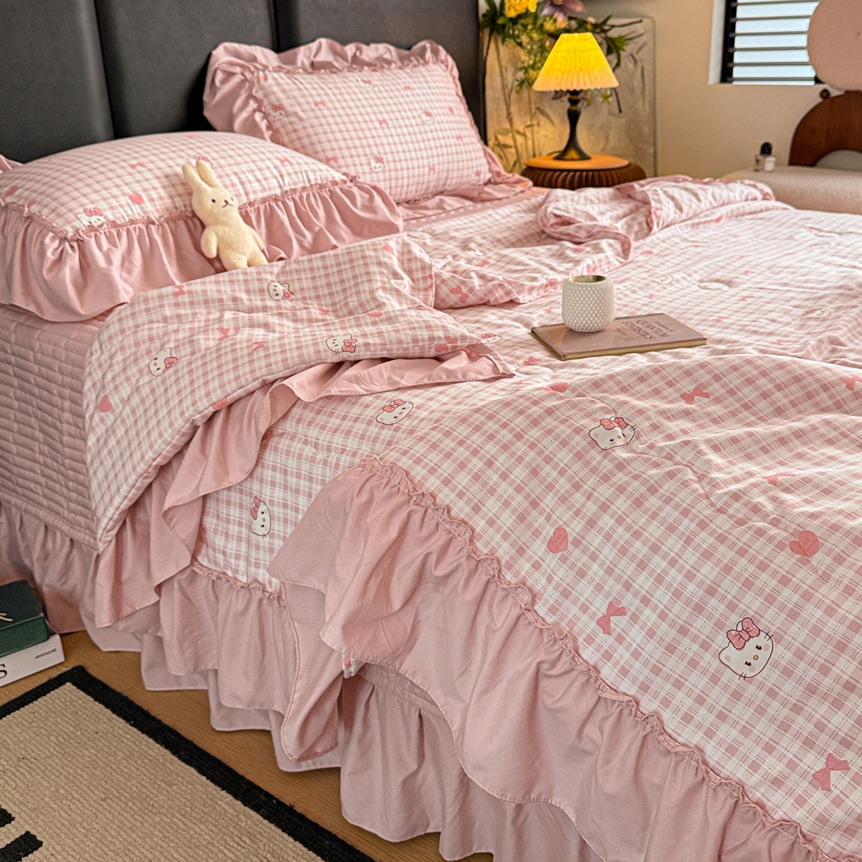 91家纺网 家纺一手货源 找家纺 富米莱（原臻工厂） 2026新款韩系古法韩国水洗棉云棉大布袋法式浪漫大花边床盖夏凉被床盖四件套 猫猫粉