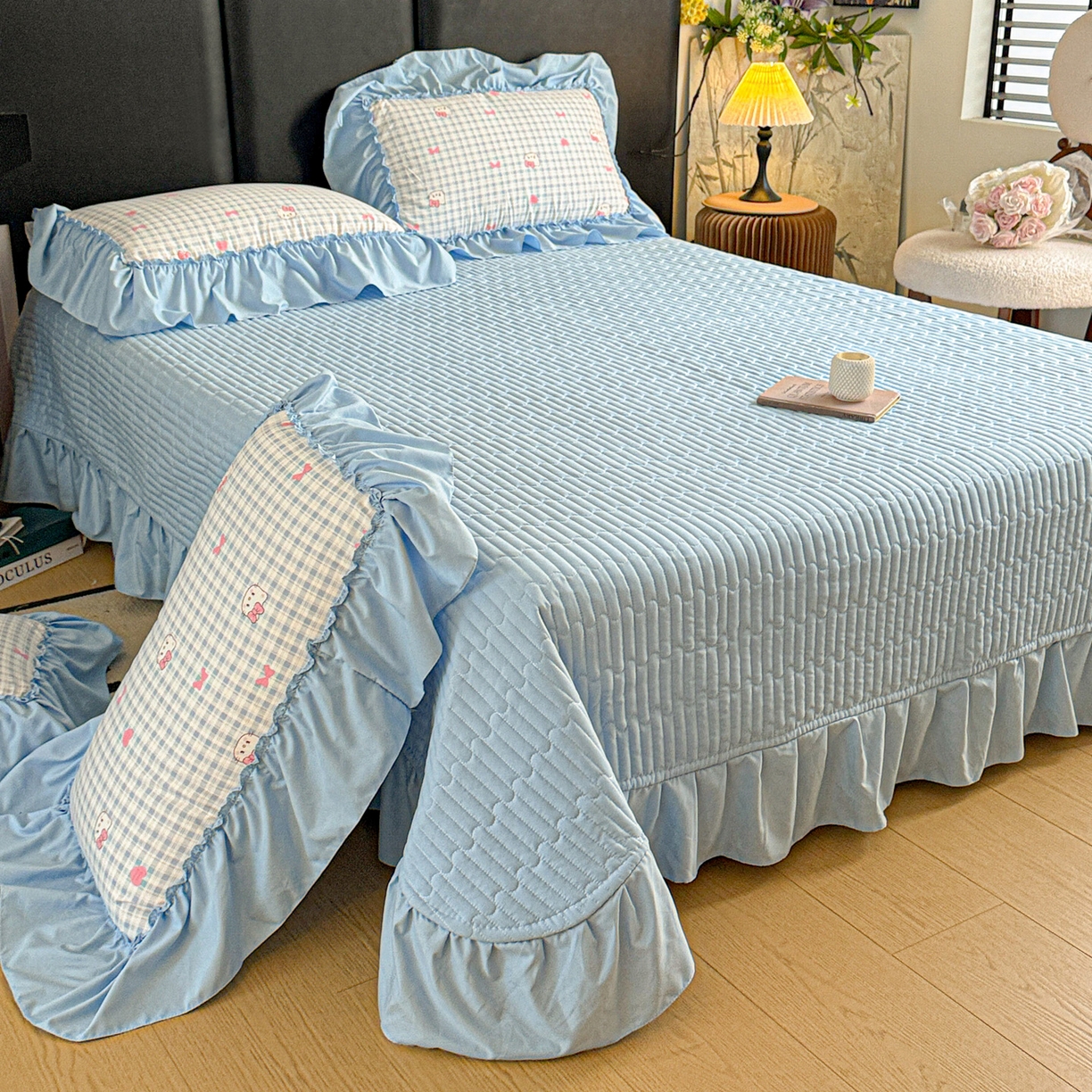 91家纺网 家纺一手货源 找家纺 富米莱（原臻工厂） 2026新款韩系古法韩国水洗棉云棉大布袋法式浪漫大花边床盖夏凉被床盖四件套 猫猫蓝