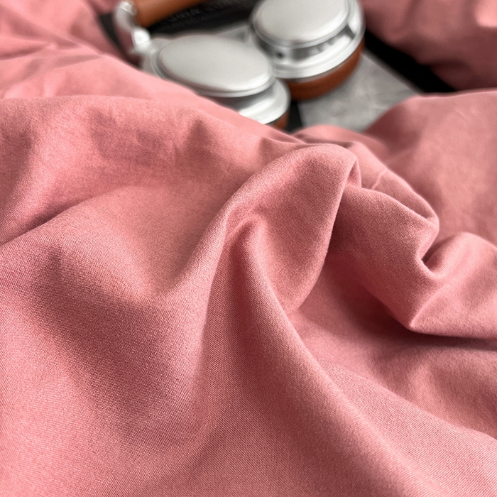 91家纺网 家纺一手货源 找家纺 梦卓家纺 2025爆款ins风超柔褶皱亲肤磨毛水洗棉四件套豆红浅灰