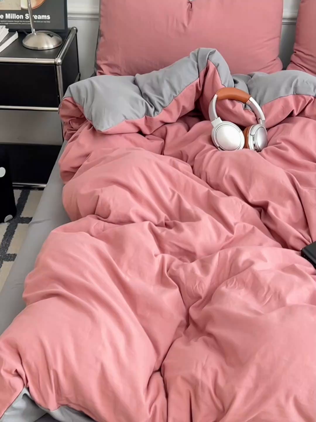 91家纺网 家纺一手货源 找家纺 梦卓家纺 2025爆款ins风超柔褶皱亲肤磨毛水洗棉四件套豆红浅灰