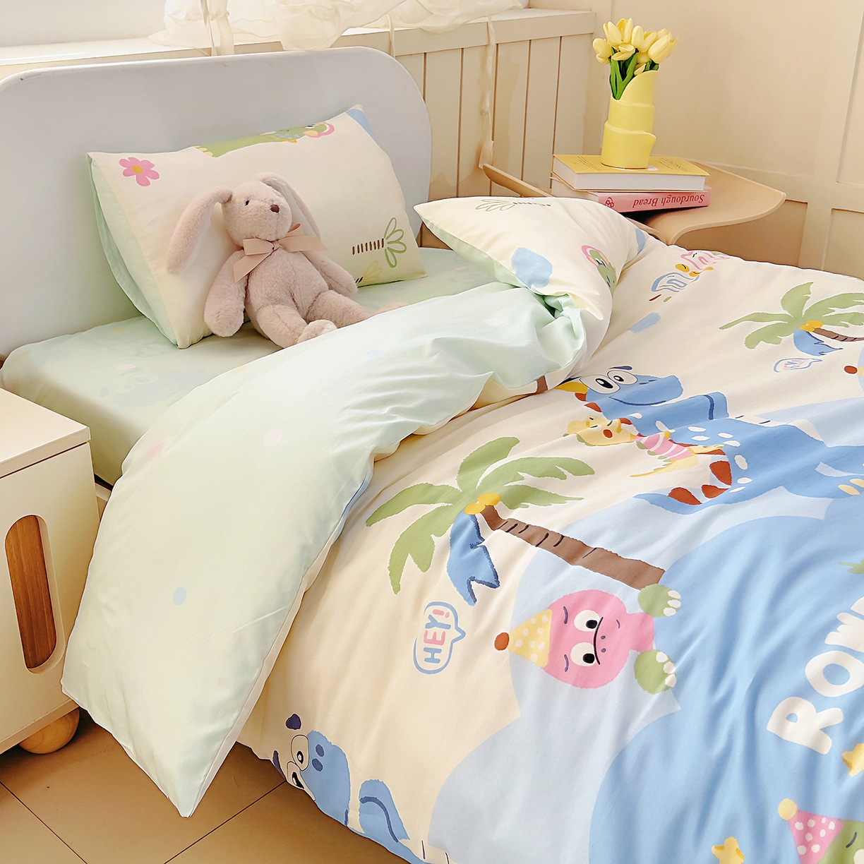 91家纺网 家纺一手货源 找家纺 御棉坊 2026新款AB版全棉纯棉印花幼儿园三件套儿童午睡被宝宝入园含芯多件套 库克恐龙-蓝