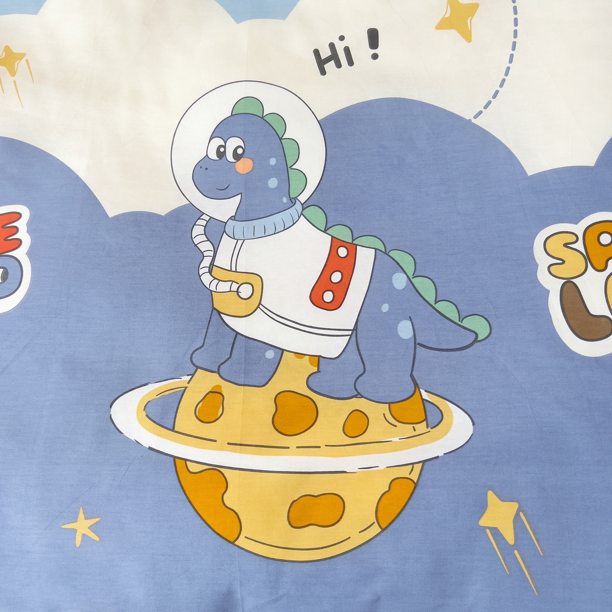 91家纺网 家纺一手货源 找家纺 御棉坊 2026新款AB版全棉纯棉印花幼儿园三件套儿童午睡被宝宝入园含芯多件套 奶酪星球