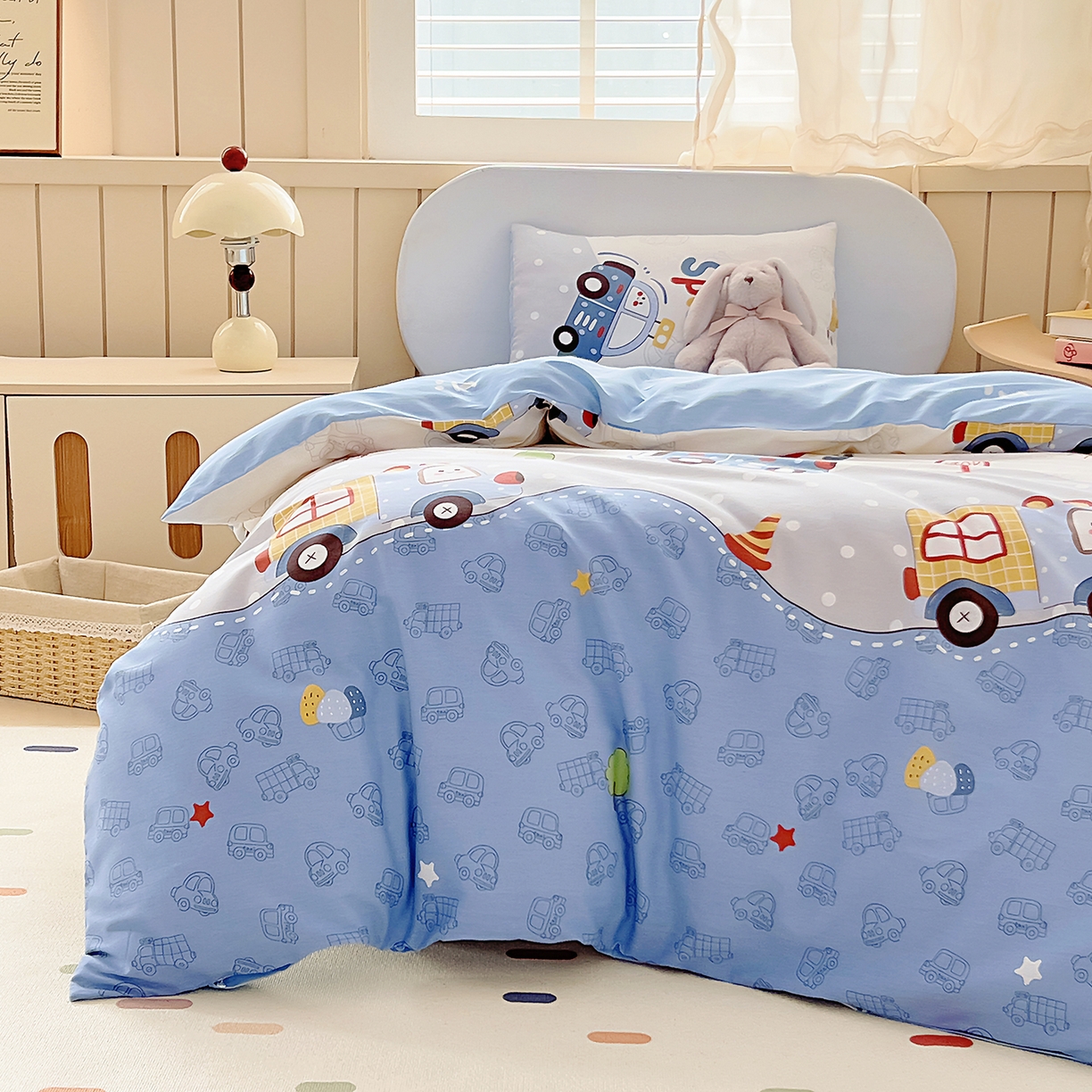 91家纺网 家纺一手货源 找家纺 御棉坊 2026新款AB版全棉纯棉印花幼儿园三件套儿童午睡被宝宝入园含芯多件套 山道接力赛