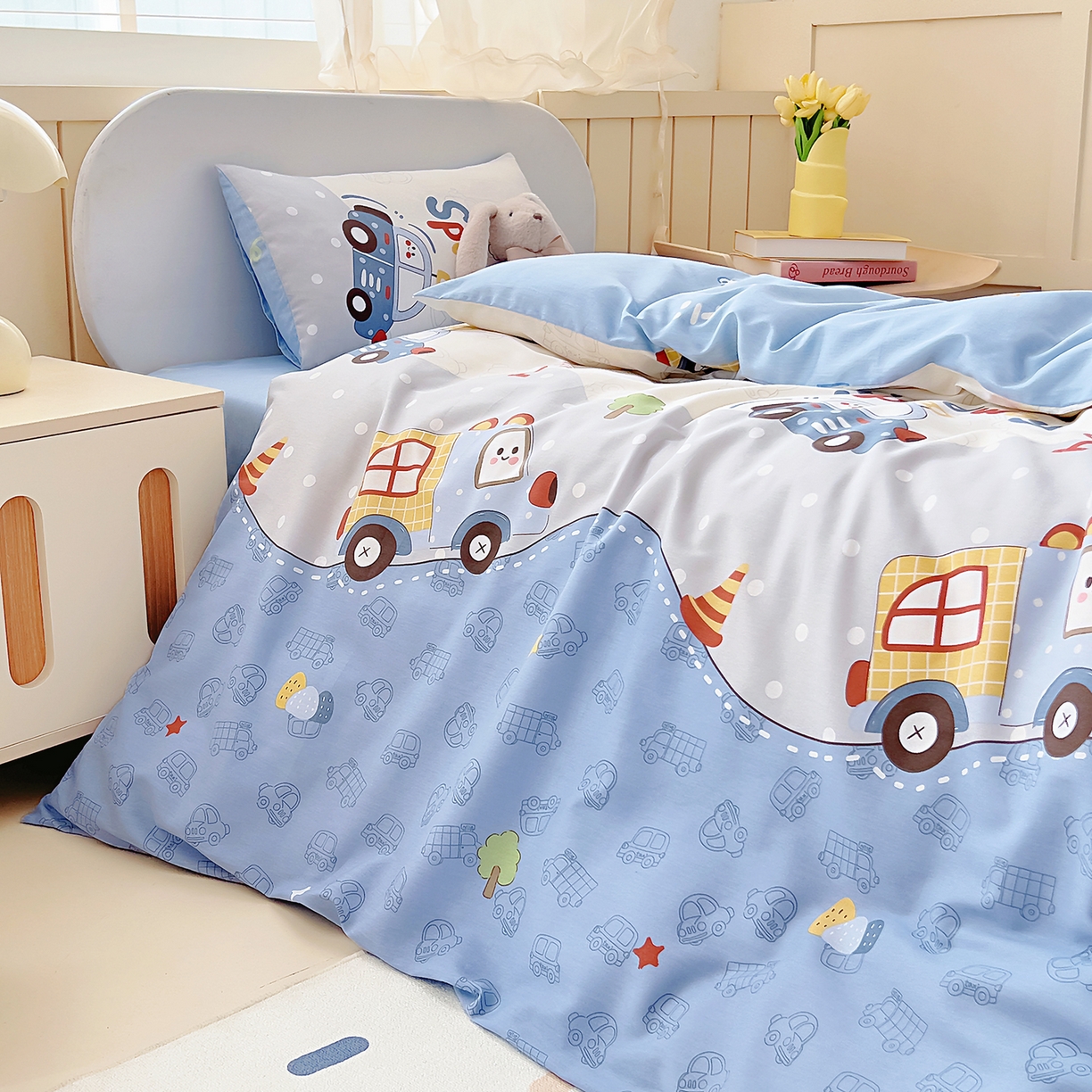 91家纺网 家纺一手货源 找家纺 御棉坊 2026新款AB版全棉纯棉印花幼儿园三件套儿童午睡被宝宝入园含芯多件套 山道接力赛