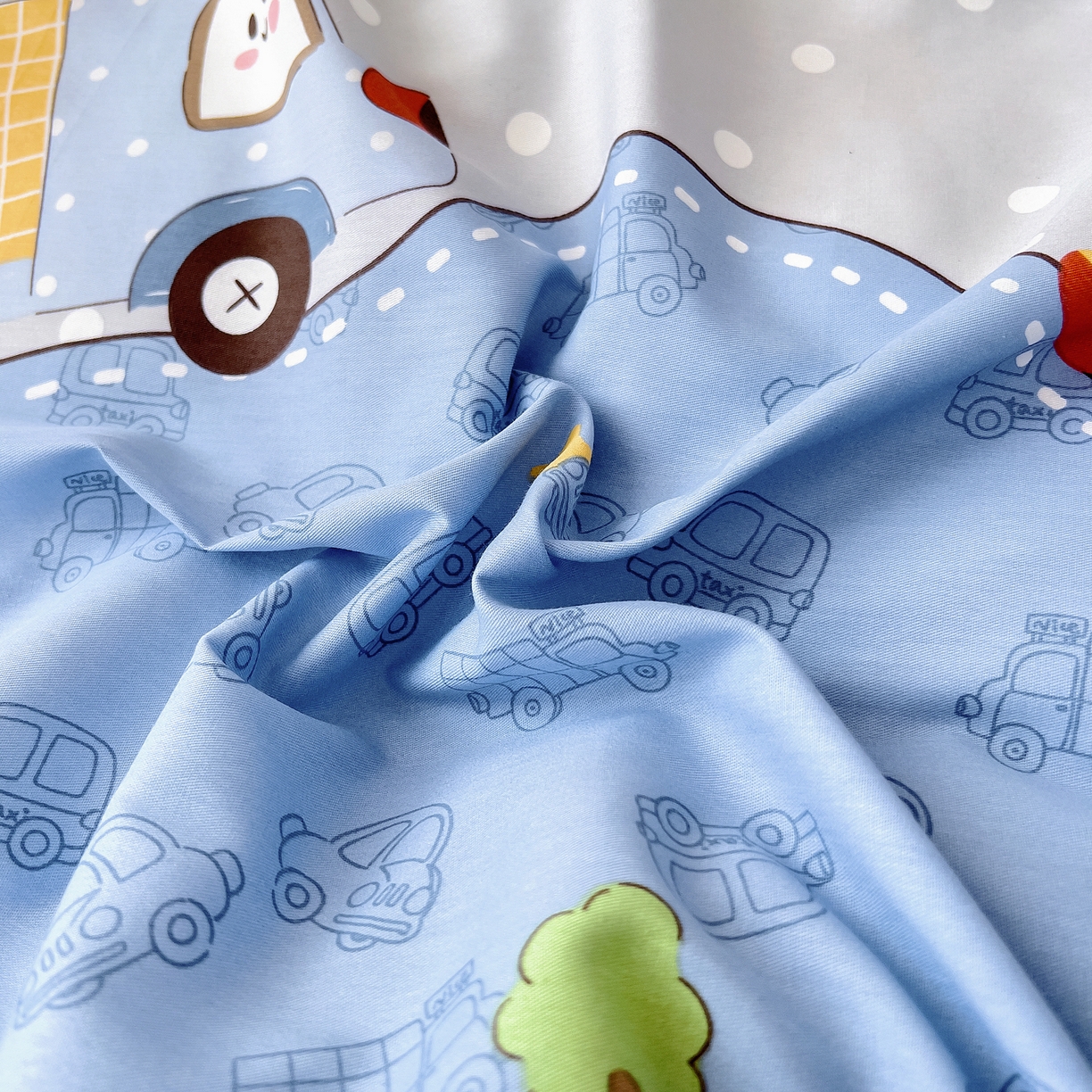 91家纺网 家纺一手货源 找家纺 御棉坊 2026新款AB版全棉纯棉印花幼儿园三件套儿童午睡被宝宝入园含芯多件套 山道接力赛