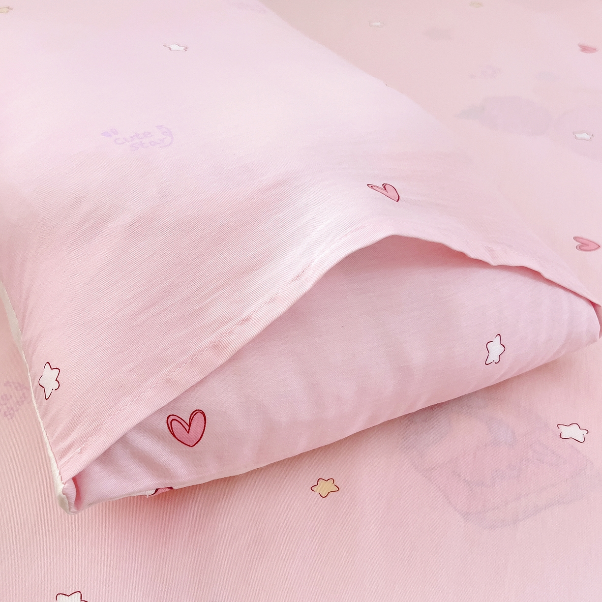 91家纺网 家纺一手货源 找家纺 御棉坊 2026新款AB版全棉纯棉印花幼儿园三件套儿童午睡被宝宝入园含芯多件套 甜梦行星