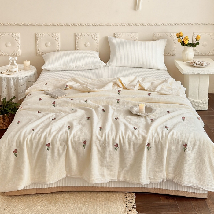 91家纺网 家纺一手货源 找家纺 （总）宇航家纺 2026新款全棉纯棉皱皱纱刺绣款夏被夏凉被空调被床盖四件套