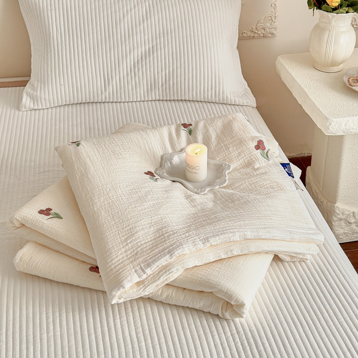 91家纺网 家纺一手货源 找家纺 （总）宇航家纺 2026新款全棉纯棉皱皱纱刺绣款夏被夏凉被空调被床盖四件套