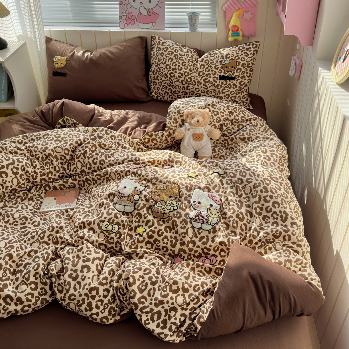 91家纺网 家纺一手货源 找家纺 一霖家纺 2026新款云朵棉毛巾绣小清新猫咪系列四件套 豹纹猫咪家族