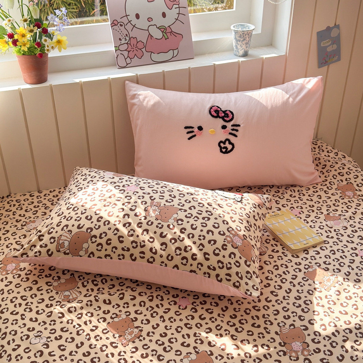 91家纺网 家纺一手货源 找家纺 一霖家纺 2026新款云朵棉毛巾绣小清新猫咪系列四件套 黑皮KT粉