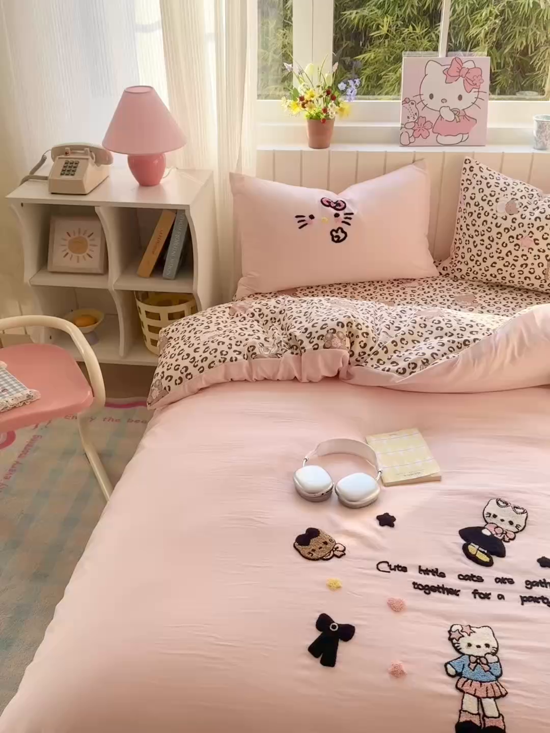 91家纺网 家纺一手货源 找家纺 一霖家纺 2026新款云朵棉毛巾绣小清新猫咪系列四件套 黑皮KT粉