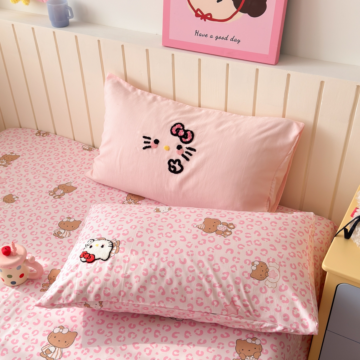 91家纺网 家纺一手货源 找家纺 一霖家纺 2026新款云朵棉毛巾绣小清新猫咪系列四件套 可爱猫咪粉