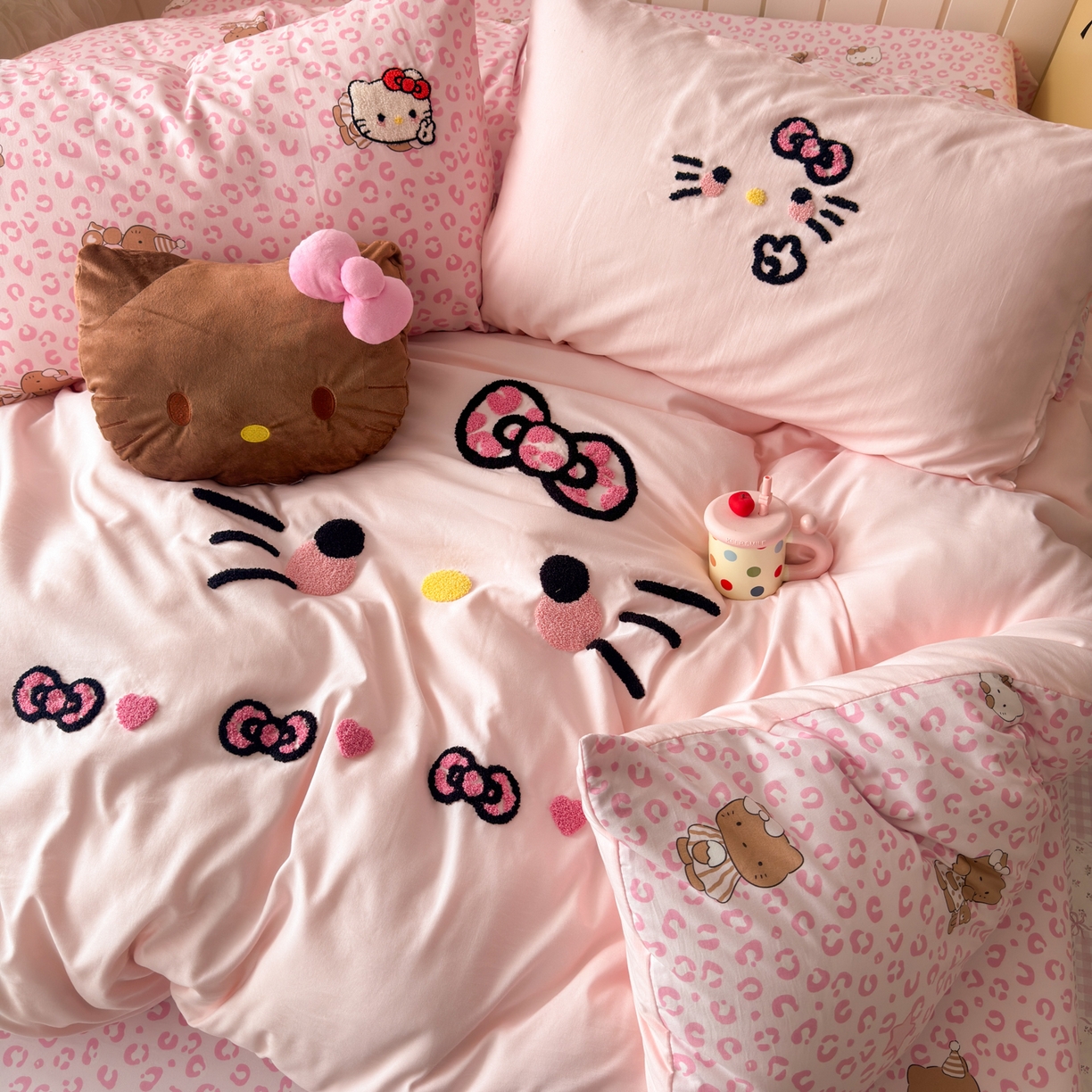 91家纺网 家纺一手货源 找家纺 一霖家纺 2026新款云朵棉毛巾绣小清新猫咪系列四件套 可爱猫咪粉