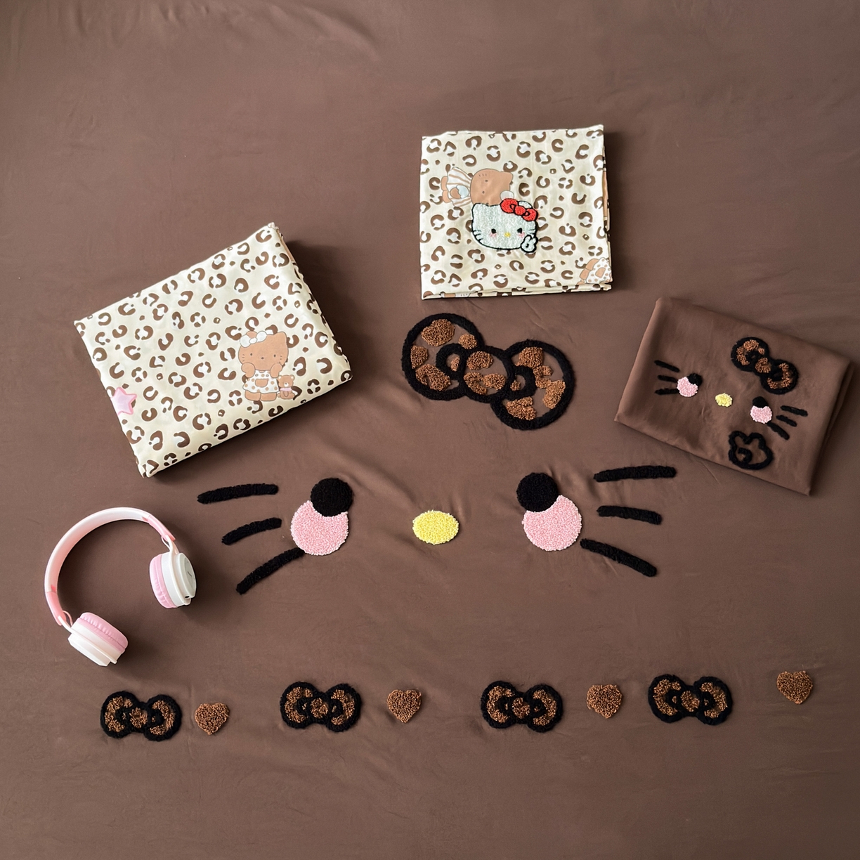 91家纺网 家纺一手货源 找家纺 一霖家纺 2026新款云朵棉毛巾绣小清新猫咪系列四件套 可爱猫咪咖