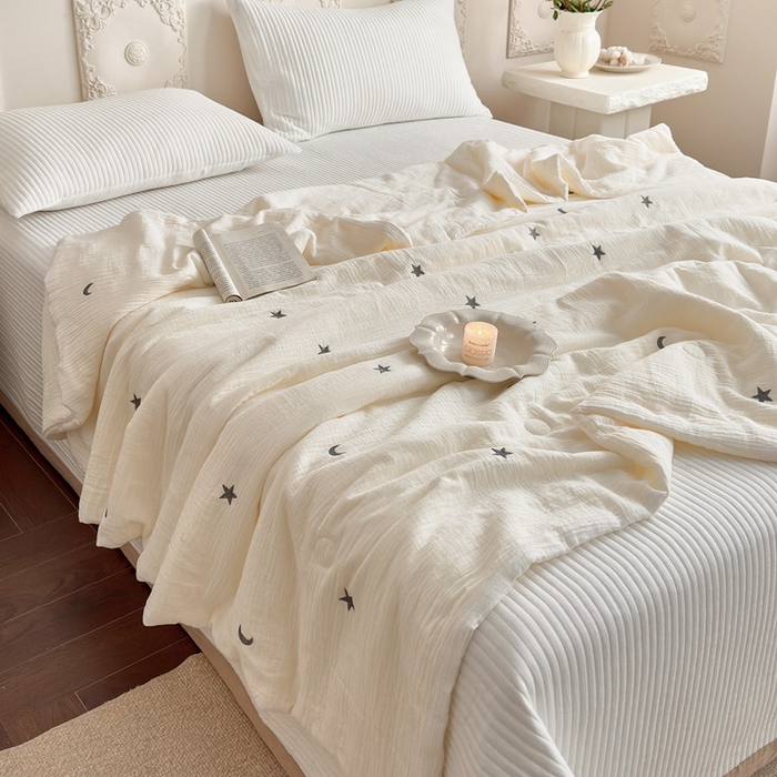 91家纺网 家纺一手货源 找家纺 （总）宇航家纺 2026新款全棉纯棉皱皱纱刺绣款夏被夏凉被空调被床盖四件套