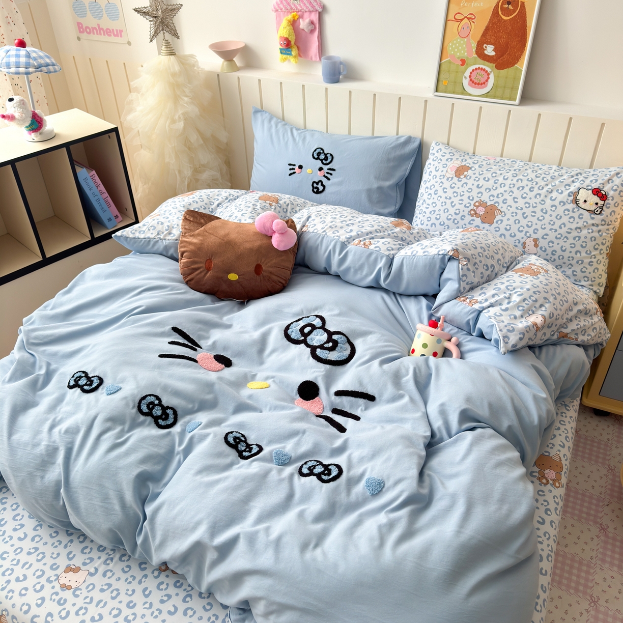 91家纺网 家纺一手货源 找家纺 一霖家纺 2026新款云朵棉毛巾绣小清新猫咪系列四件套 可爱猫咪蓝