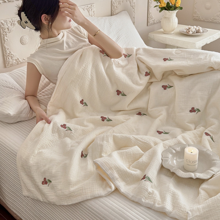 91家纺网 家纺一手货源 找家纺 宇航家纺 2026新款全棉纯棉皱皱纱刺绣款夏被夏凉被空调被床盖四件套 蓓蕾