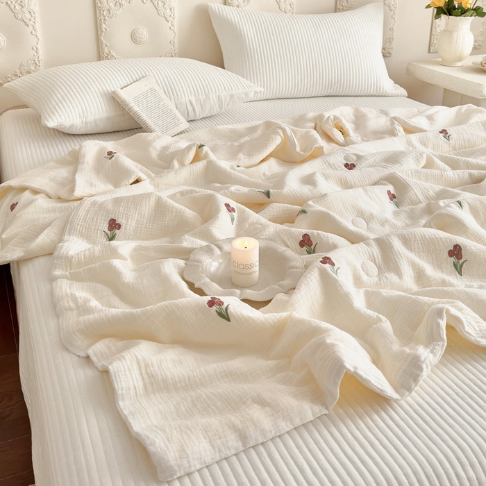 91家纺网 家纺一手货源 找家纺 宇航家纺 2026新款全棉纯棉皱皱纱刺绣款夏被夏凉被空调被床盖四件套 蓓蕾