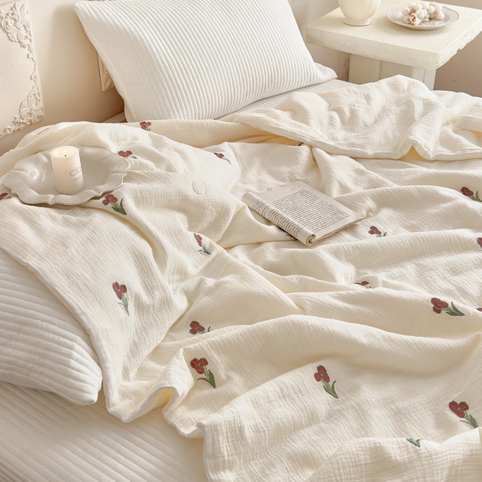 91家纺网 家纺一手货源 找家纺 宇航家纺 2026新款全棉纯棉皱皱纱刺绣款夏被夏凉被空调被床盖四件套 蓓蕾