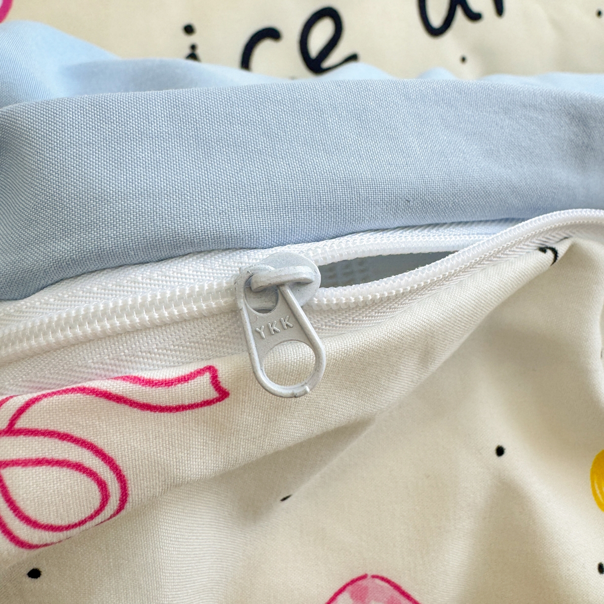 91家纺网 家纺一手货源 找家纺 一霖家纺 2026新款云朵棉毛巾绣小清新猫咪系列四件套 汪汪碎碎念