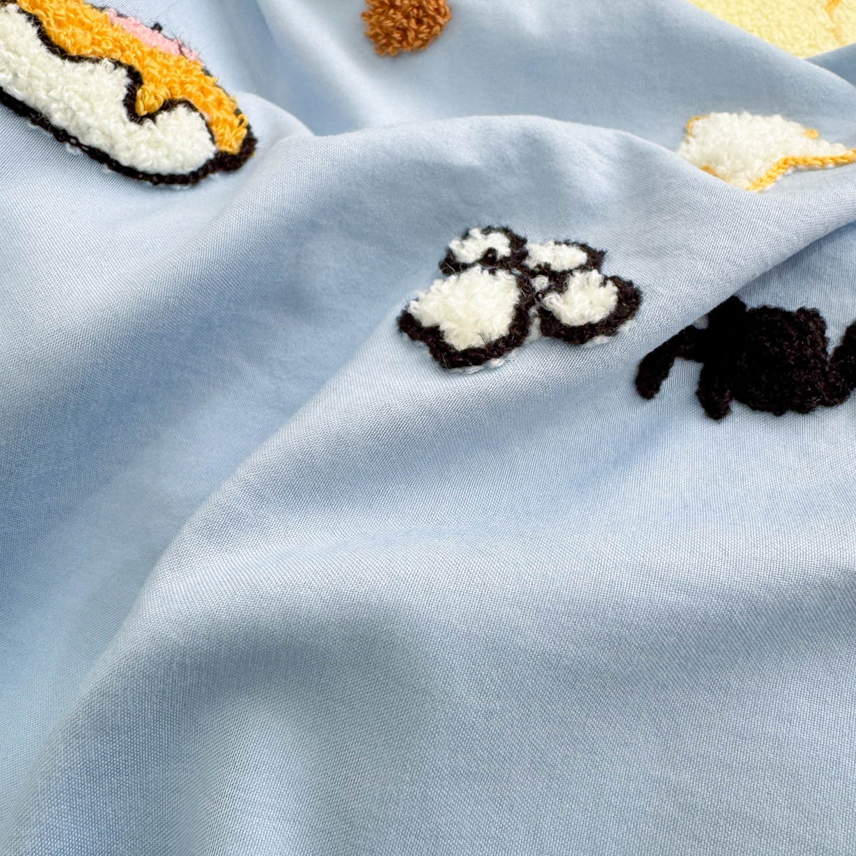 91家纺网 家纺一手货源 找家纺 一霖家纺 2026新款云朵棉毛巾绣小清新猫咪系列四件套 汪汪碎碎念