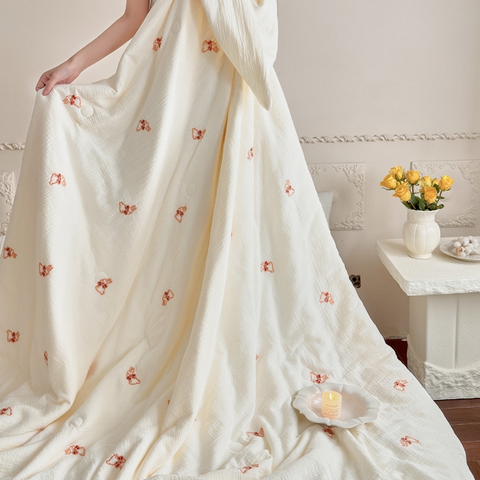 91家纺网 家纺一手货源 找家纺 宇航家纺 2026新款全棉纯棉皱皱纱刺绣款夏被夏凉被空调被床盖四件套 领结兔