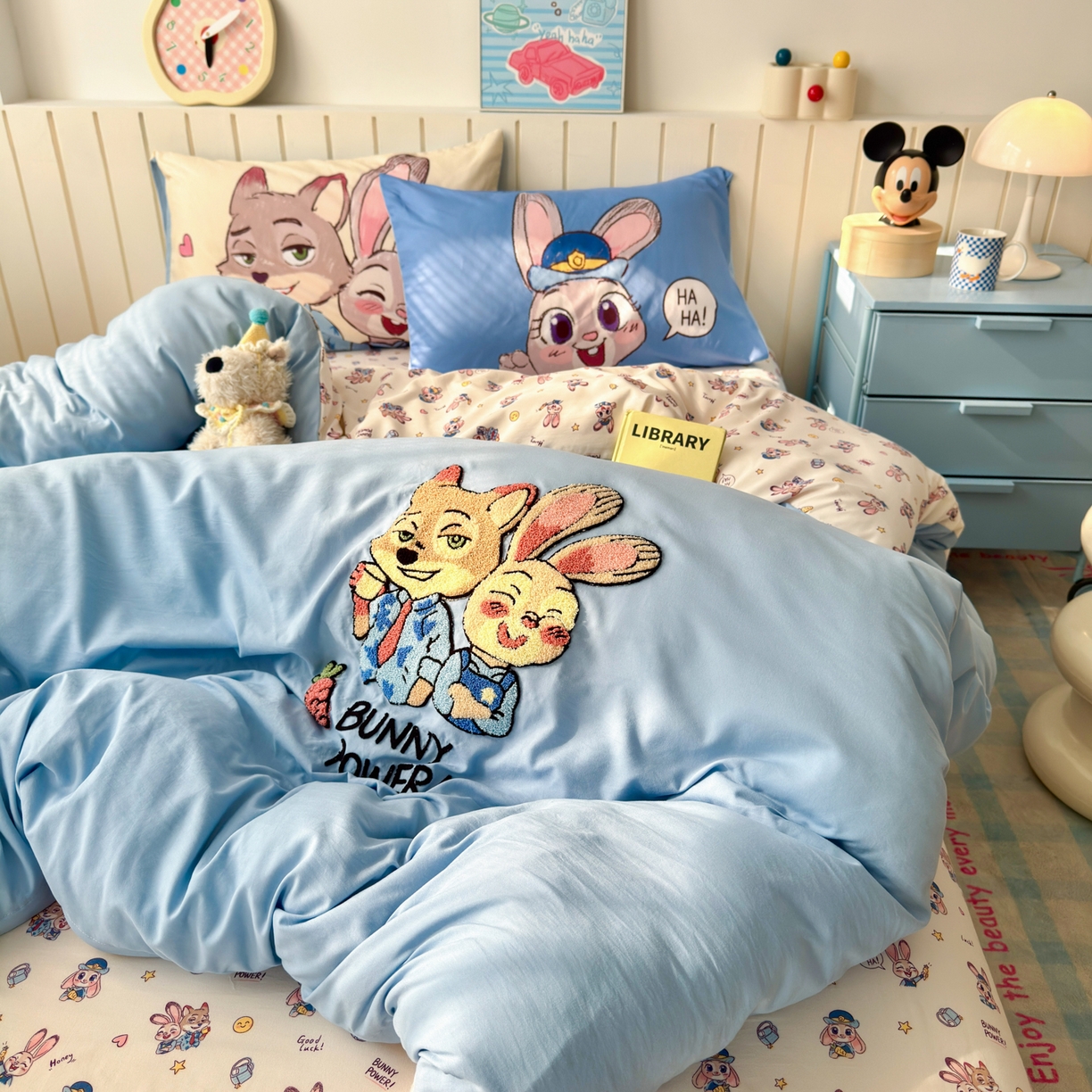 91家纺网 家纺一手货源 找家纺 一霖家纺 2026新款云朵棉毛巾绣小清新猫咪系列四件套 心动朱迪