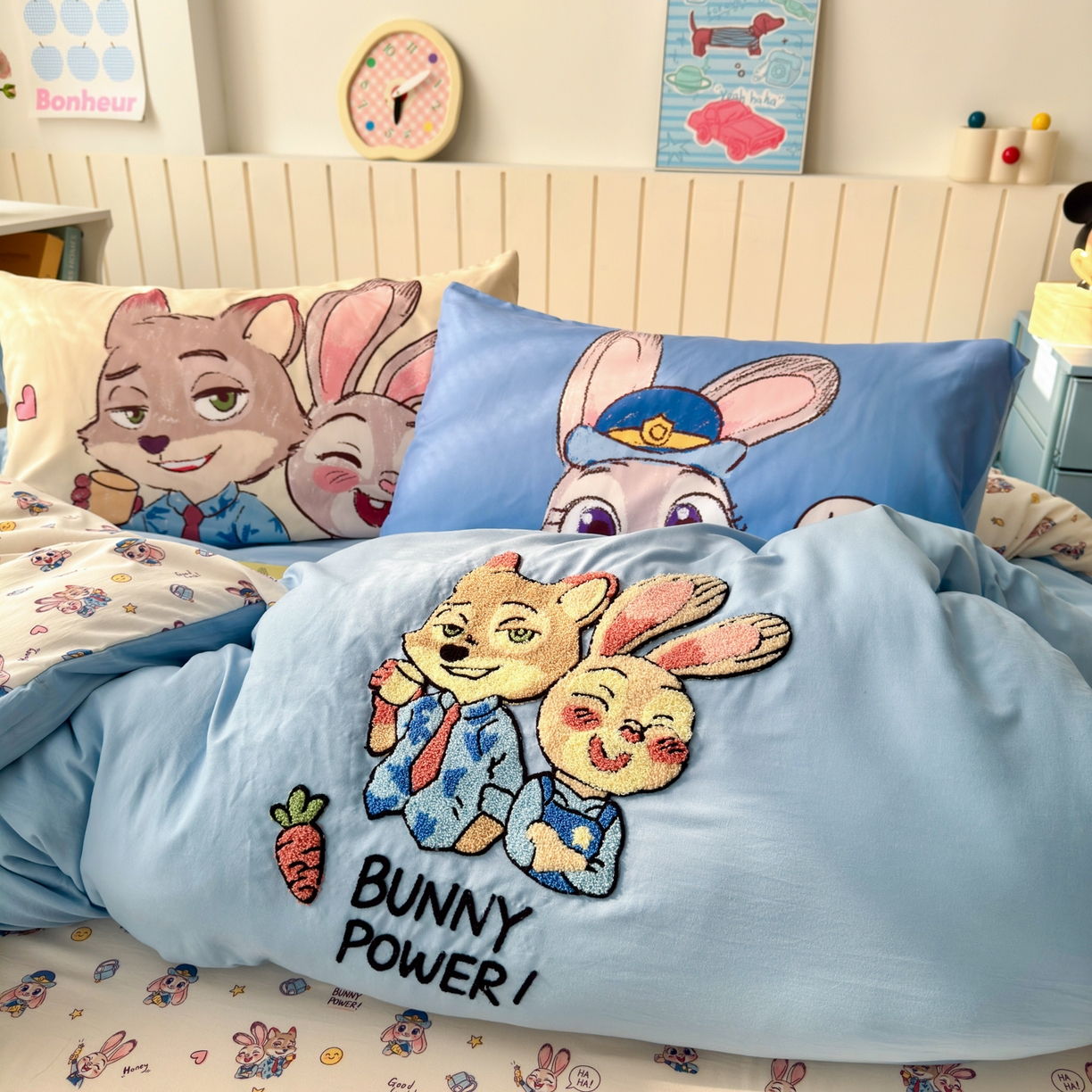 91家纺网 家纺一手货源 找家纺 一霖家纺 2026新款云朵棉毛巾绣小清新猫咪系列四件套 心动朱迪