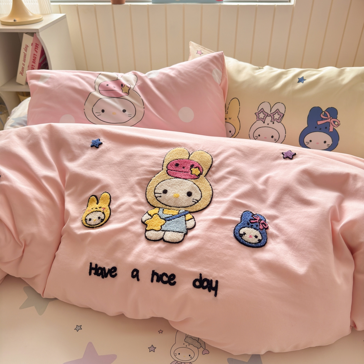 91家纺网 家纺一手货源 找家纺 一霖家纺 2026新款云朵棉毛巾绣小清新猫咪系列四件套 星星米菲兔