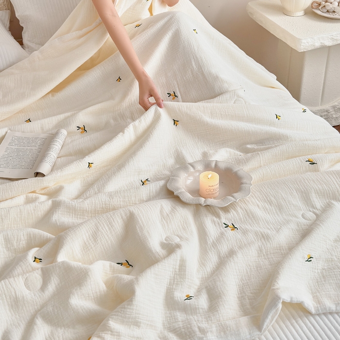 91家纺网 家纺一手货源 找家纺 宇航家纺 2026新款全棉纯棉皱皱纱刺绣款夏被夏凉被空调被床盖四件套 枇杷叶