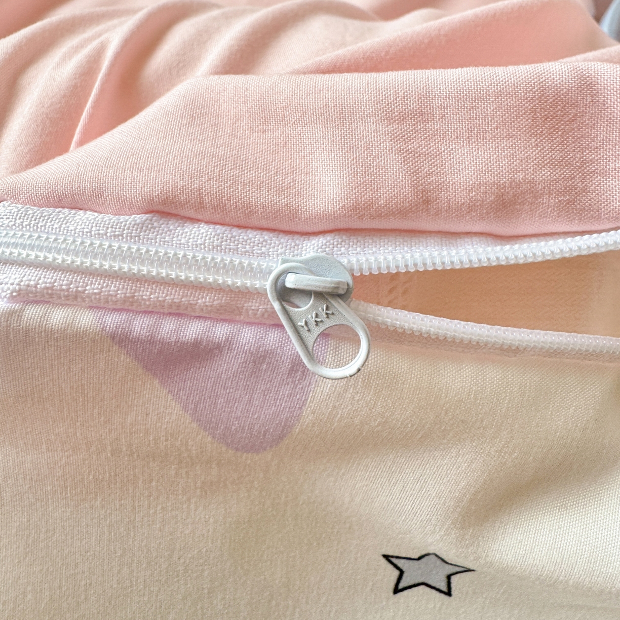 91家纺网 家纺一手货源 找家纺 一霖家纺 2026新款云朵棉毛巾绣小清新猫咪系列四件套 星星米菲兔